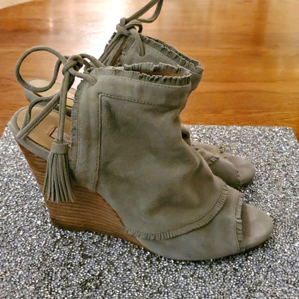 Ruffle open toe wedges